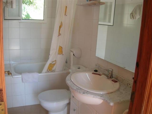 Pension Las Tres Golondrinas Playa DPlaya Des Figueral Chambre photo